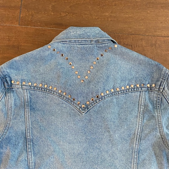Victoria’s Secret Studded Distressed Denim Jean Jacket Sz XS/S - Picture 7 of 10